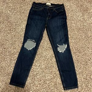 NWOT Free People Ripped Knee Jeans Size 31